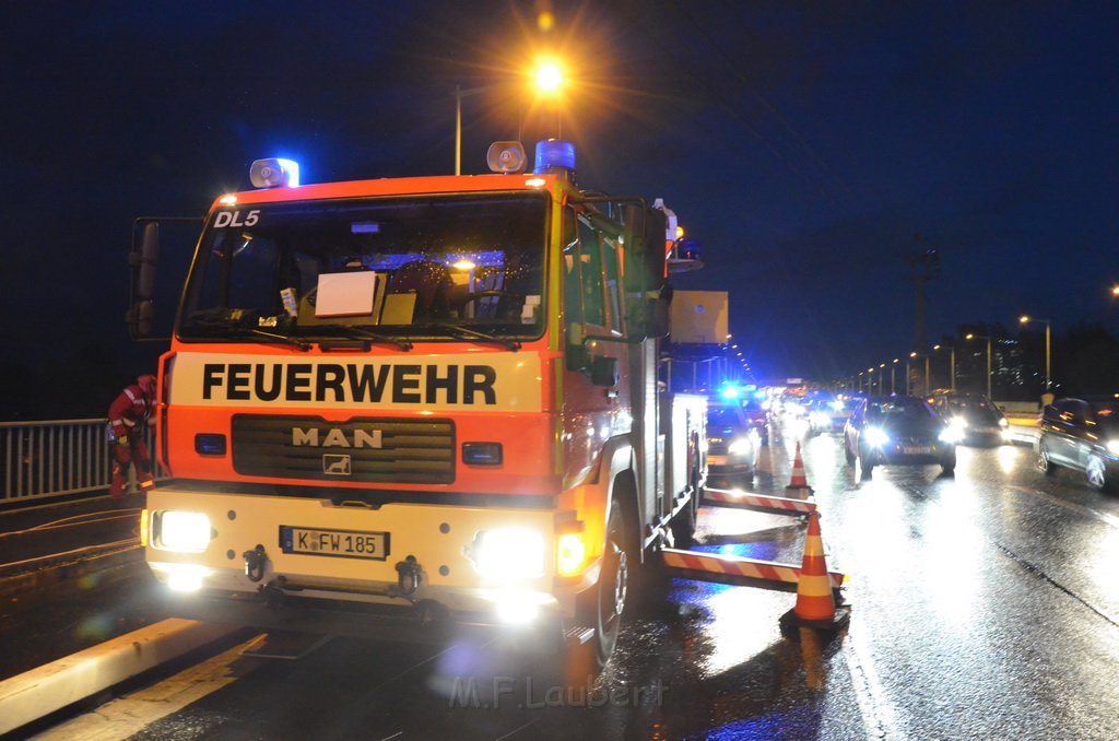 Einsatz BF Hoehenretter Koelner Seilbahn Hoehe Zoobruecke P2302.JPG